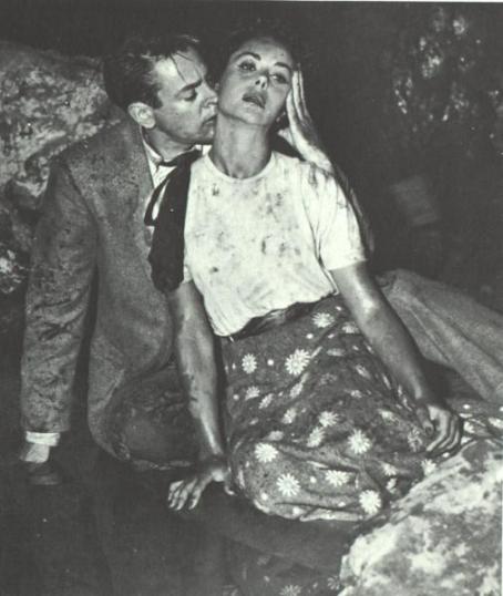 invasion-of-the-body-snatchers-kiss1