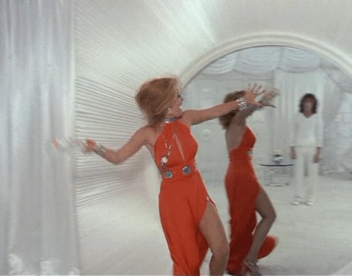 14. Tommy - Smash the mirror